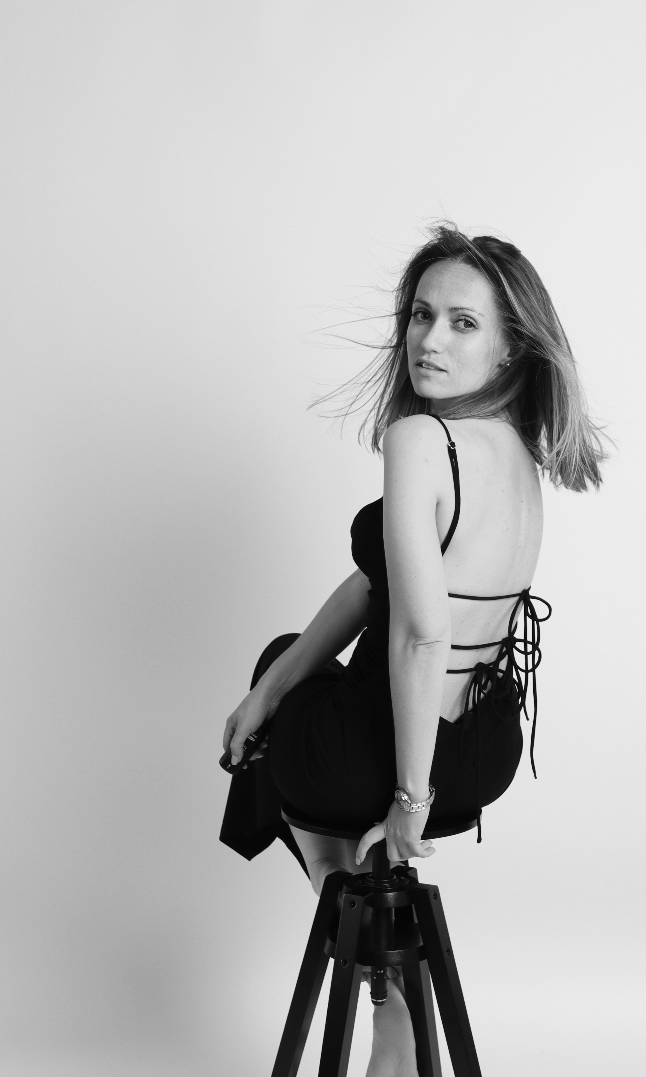 Белый фон. SHOOT IT YOURSELF — SELF PORTRAIT STUDIO IN CHICAGO