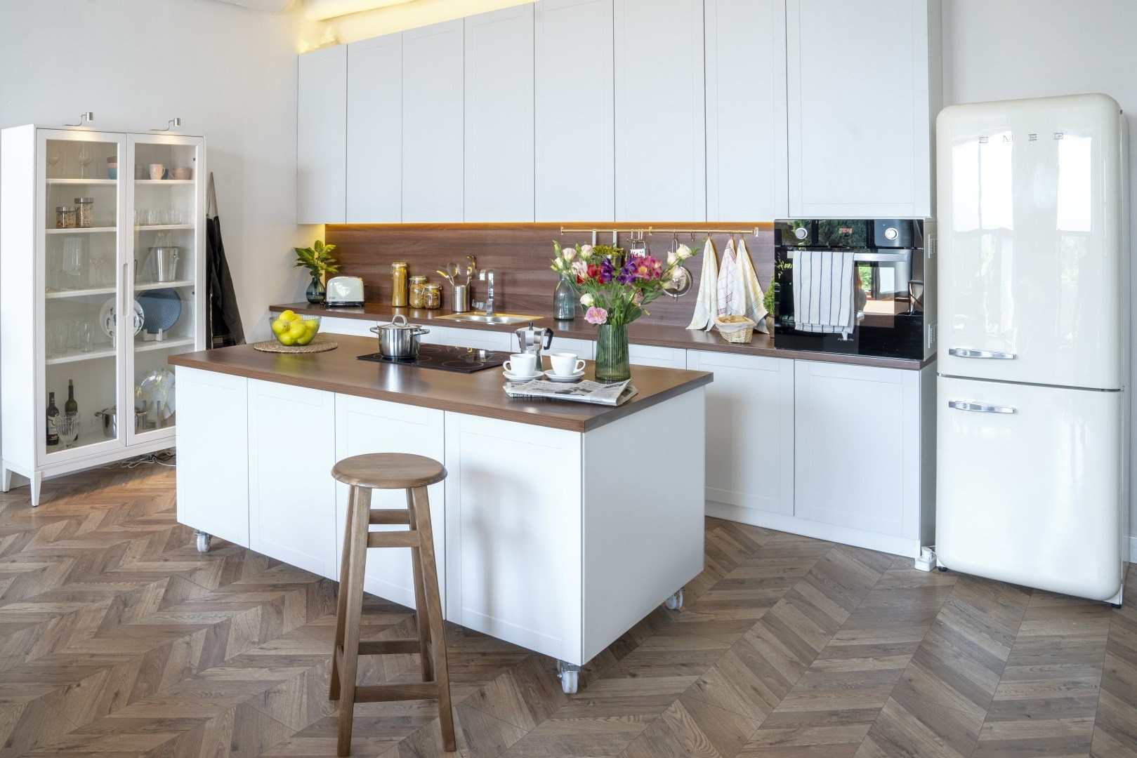 Контент зйомка для кондитера, бренд фотосесія для кондитера київ, бренд-фотосесія Київ, контент-фотосесія, фотоконтент для бізнесу, фотограф Київ, фотосесія для бренду, фото для соцмереж, візуал, особистий бренд, Фотостудія з кухнею Київ, Кухня-вітальня для фотозйомки,Затишна локація для контент-фотосесії,