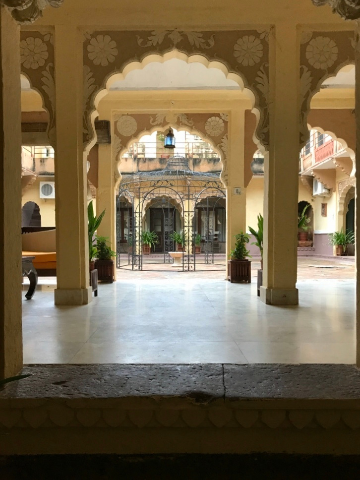 India. Milok et Kirok sont des gens positifs et réels. Nous serons ravis de v