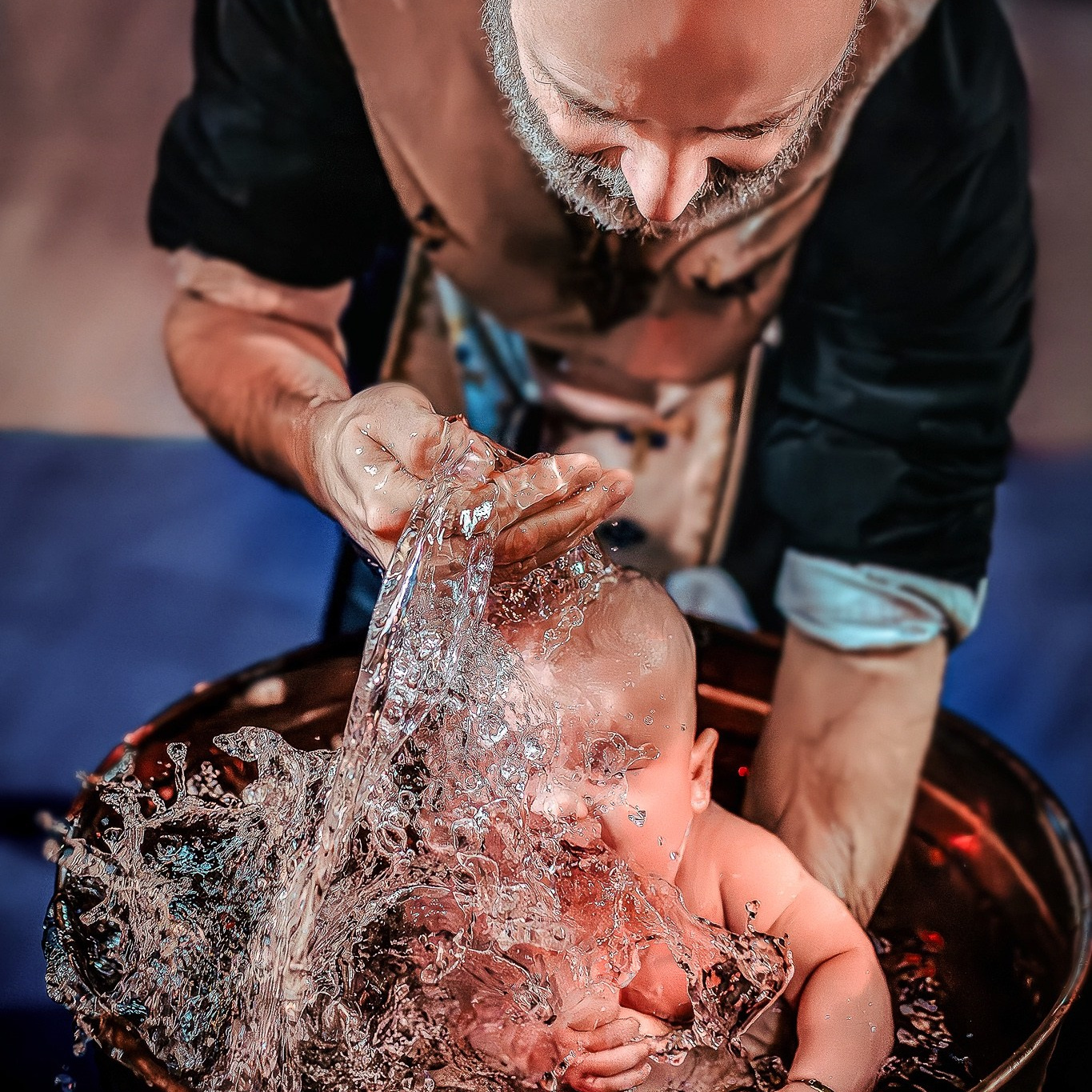 FOTOGRAF DE BOTEZ LONDRA CHRISTENING PHOTOGRAPHER LONDON BAPTISM NIGHT LENS BEST PHOTOGRAPHER