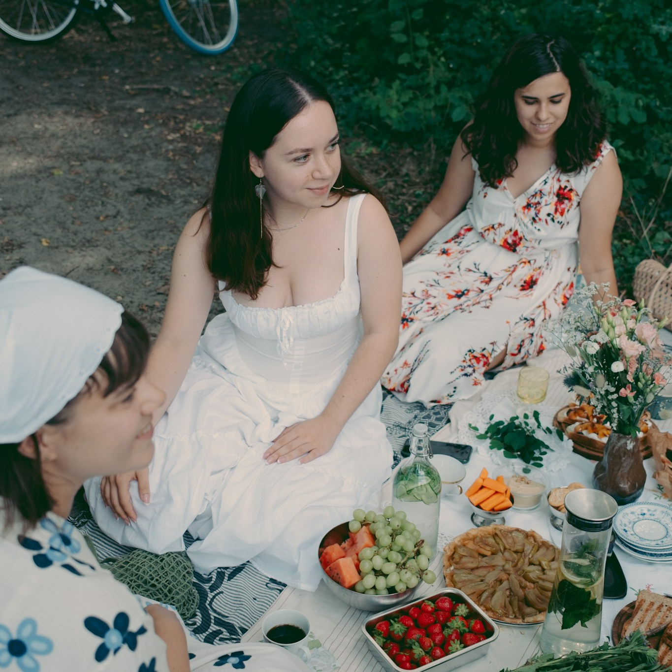 Girls' Picnic & Photoshoot in Berlin — Treptower Park, July 20