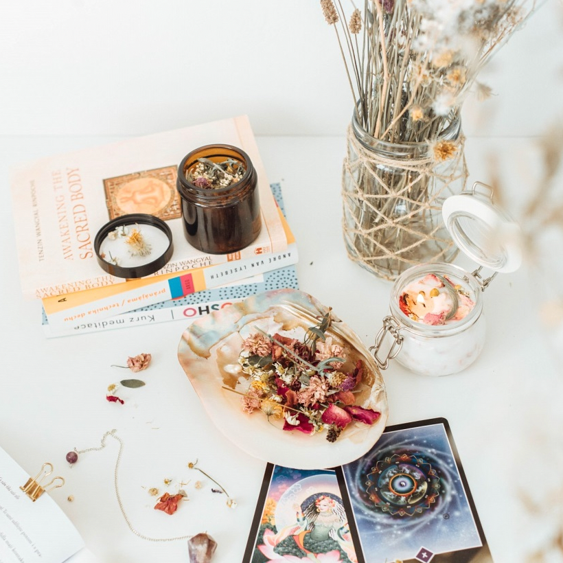 DreamYing Academy. Mateřství. Nevýchova. Život v souladu s přírodou. Jóga