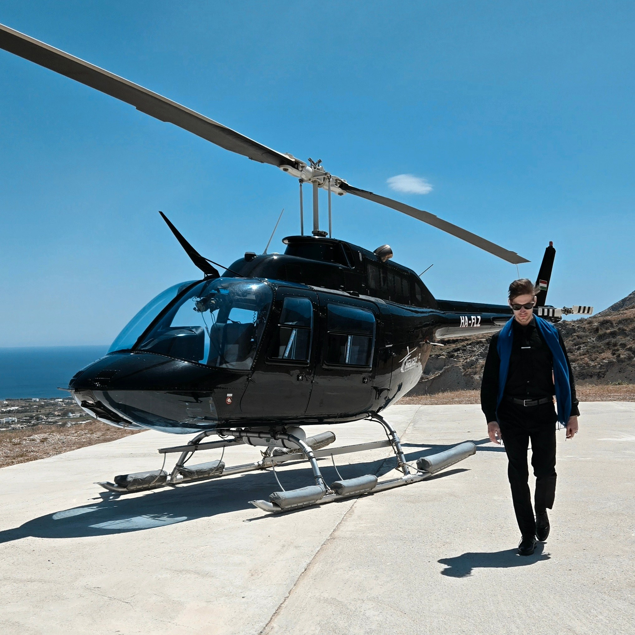 Choose location for photo. Director — Photo & Video Paris