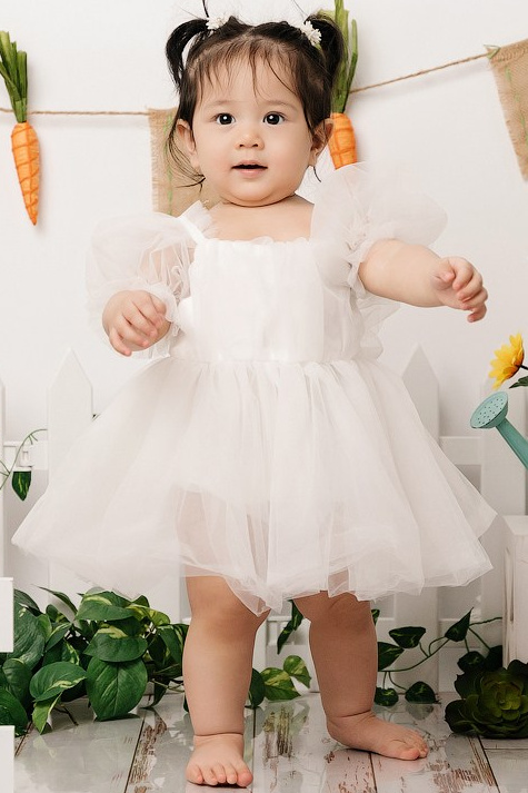 Cake smash outfits for girls. Newborn and family photographer. Hills District. Sydney