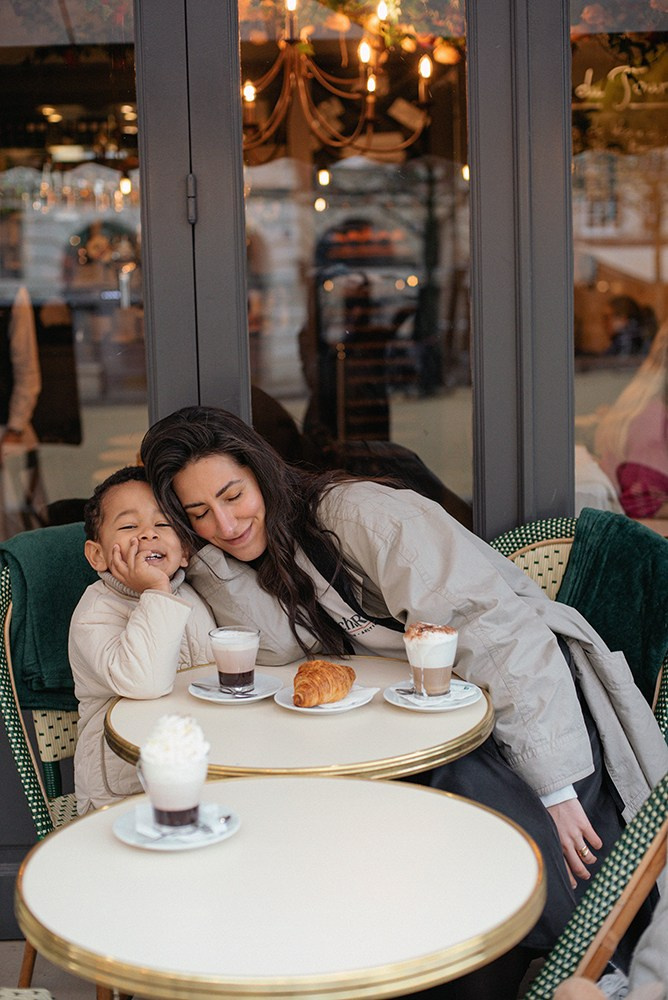 Café terrace for a family photoshoot
