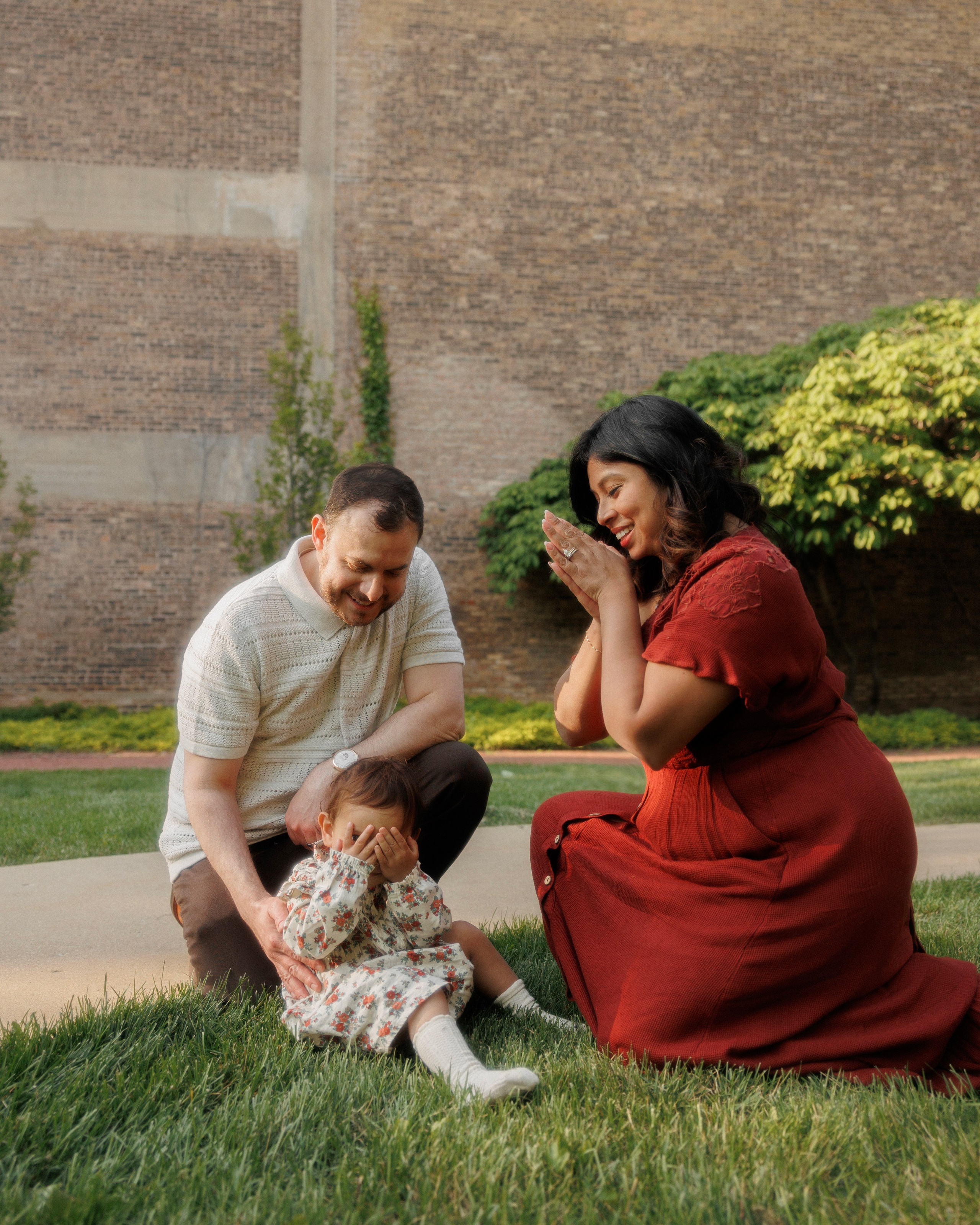 Candid family moments full of connection and warmth – storytelling photography for every season of life