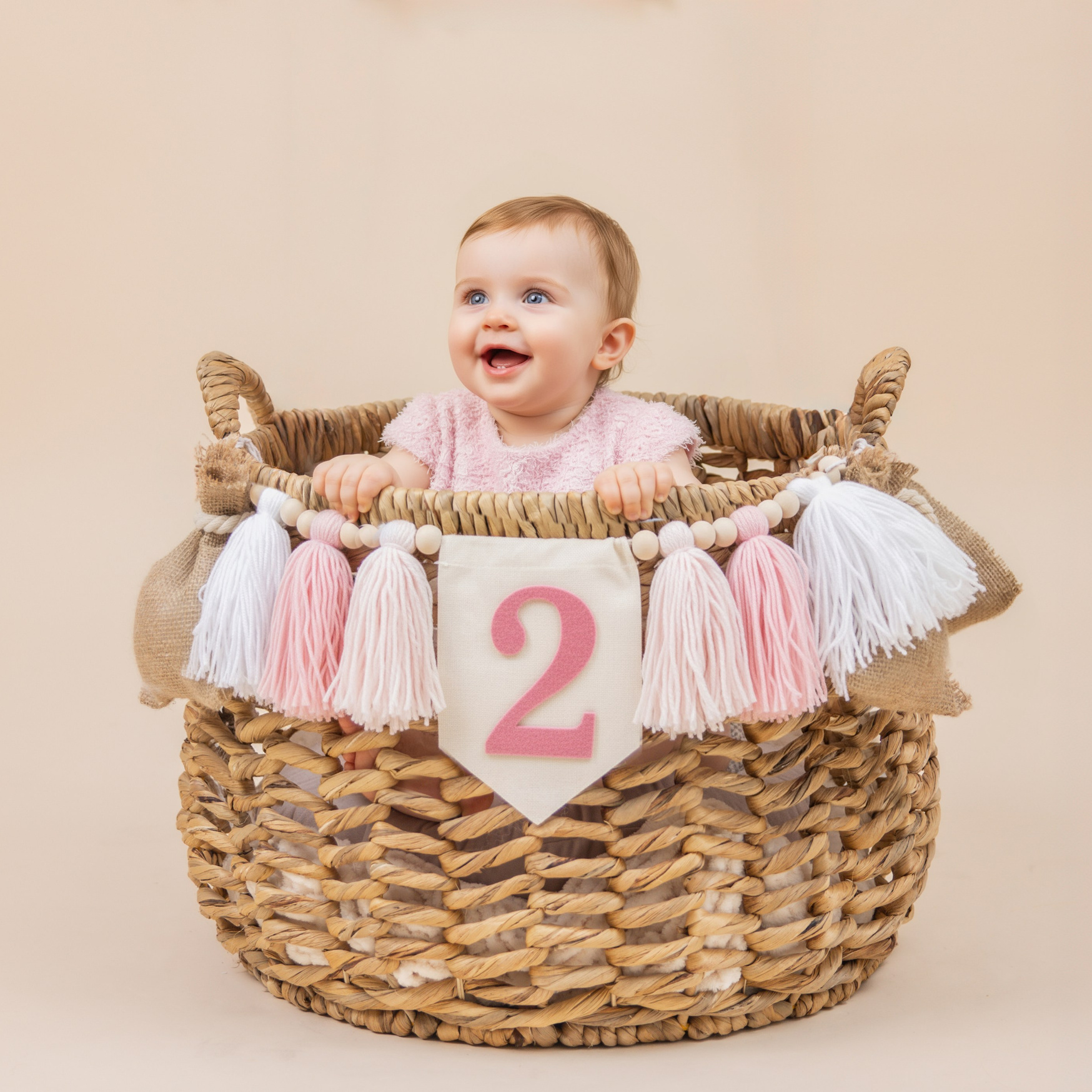 Maternity Wardrobe — Dresses Included for Your Session. Family & Maternity Photographer in Dresden Tatiana Mudryak