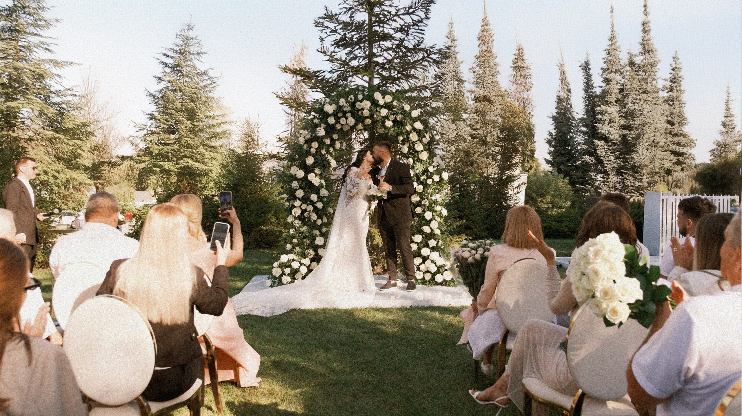 Послуги. Весільна та інші різновиди відеозйомки