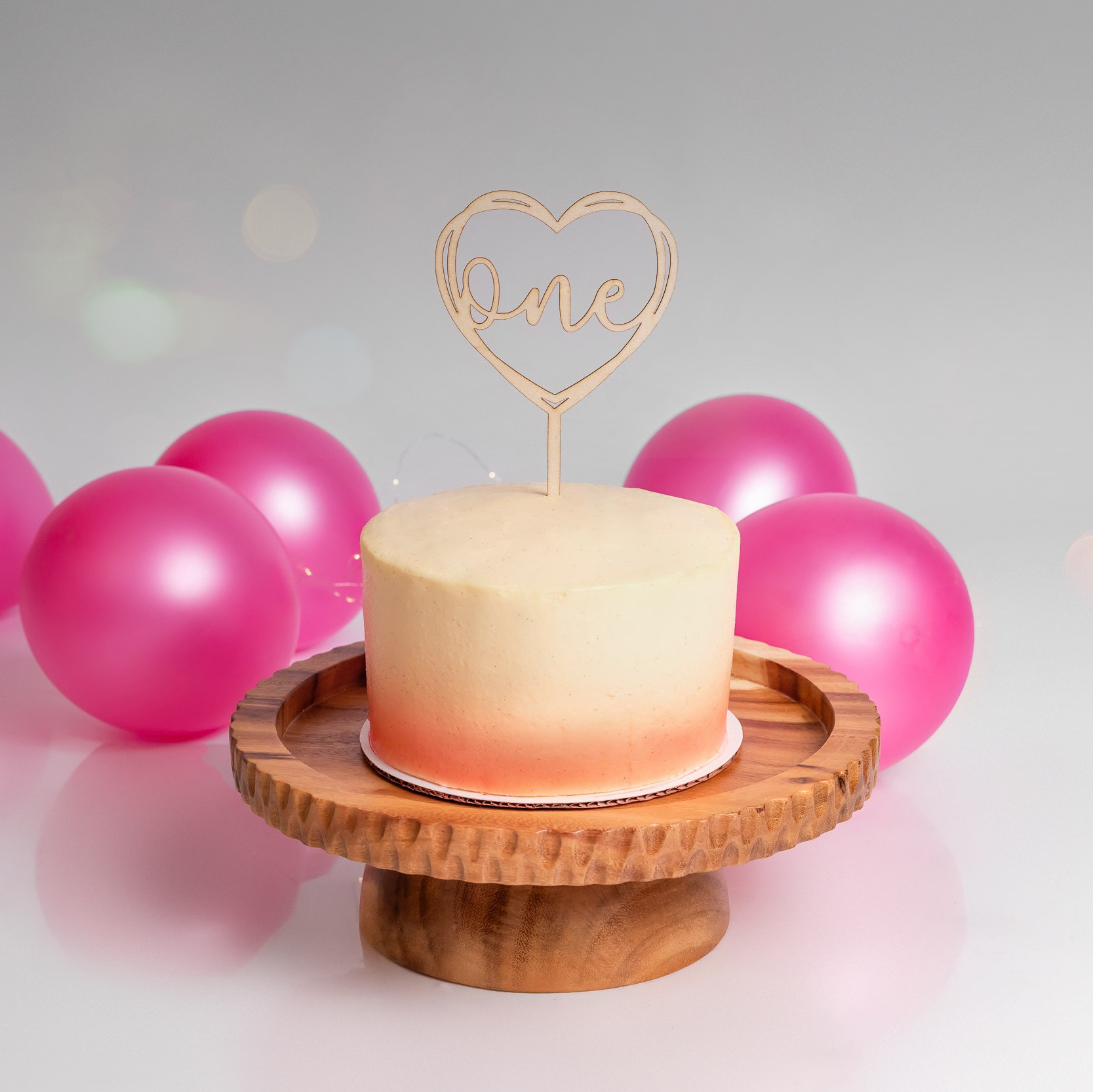 Cake smash photo session Hertfordshire, Stevenage. Stevenage, Hertfordshire family, maternity and newborn photographer