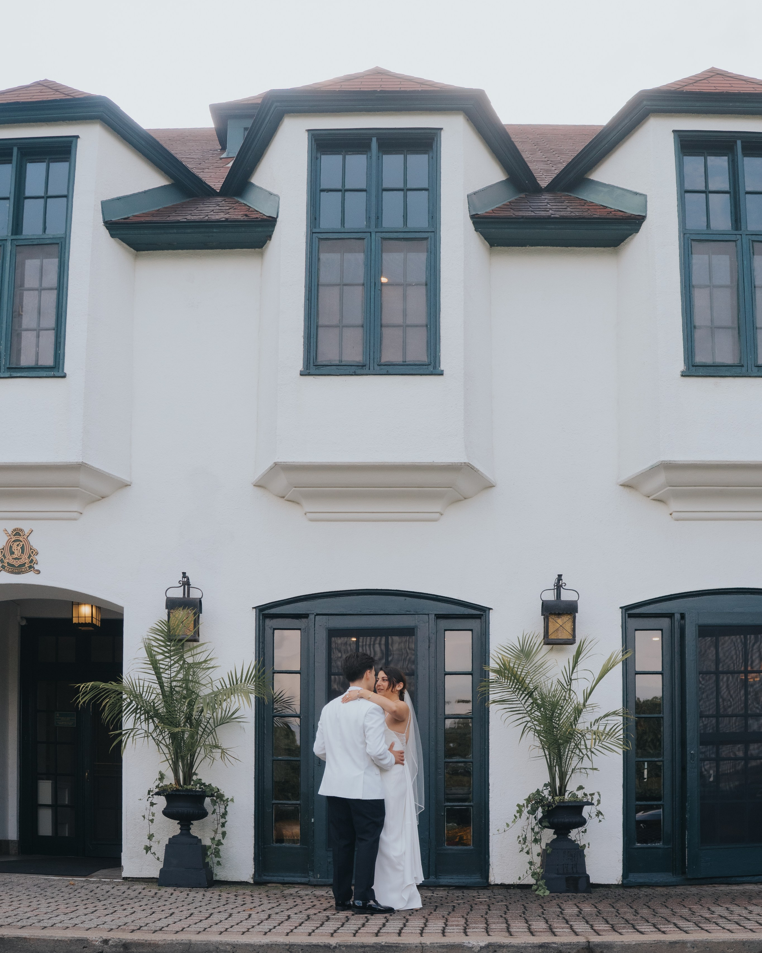 The most romantic rustic wedding venues in and around Montreal. Montreal Wedding Photographer — Muriel Oe Photo