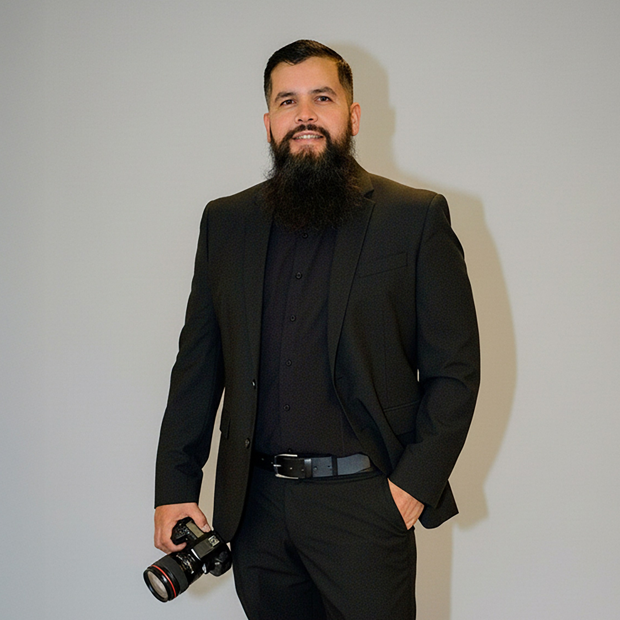 About. Hector Salazar Photography | Quinceanera, Wedding & Family Photographer in Oregon, and Washington