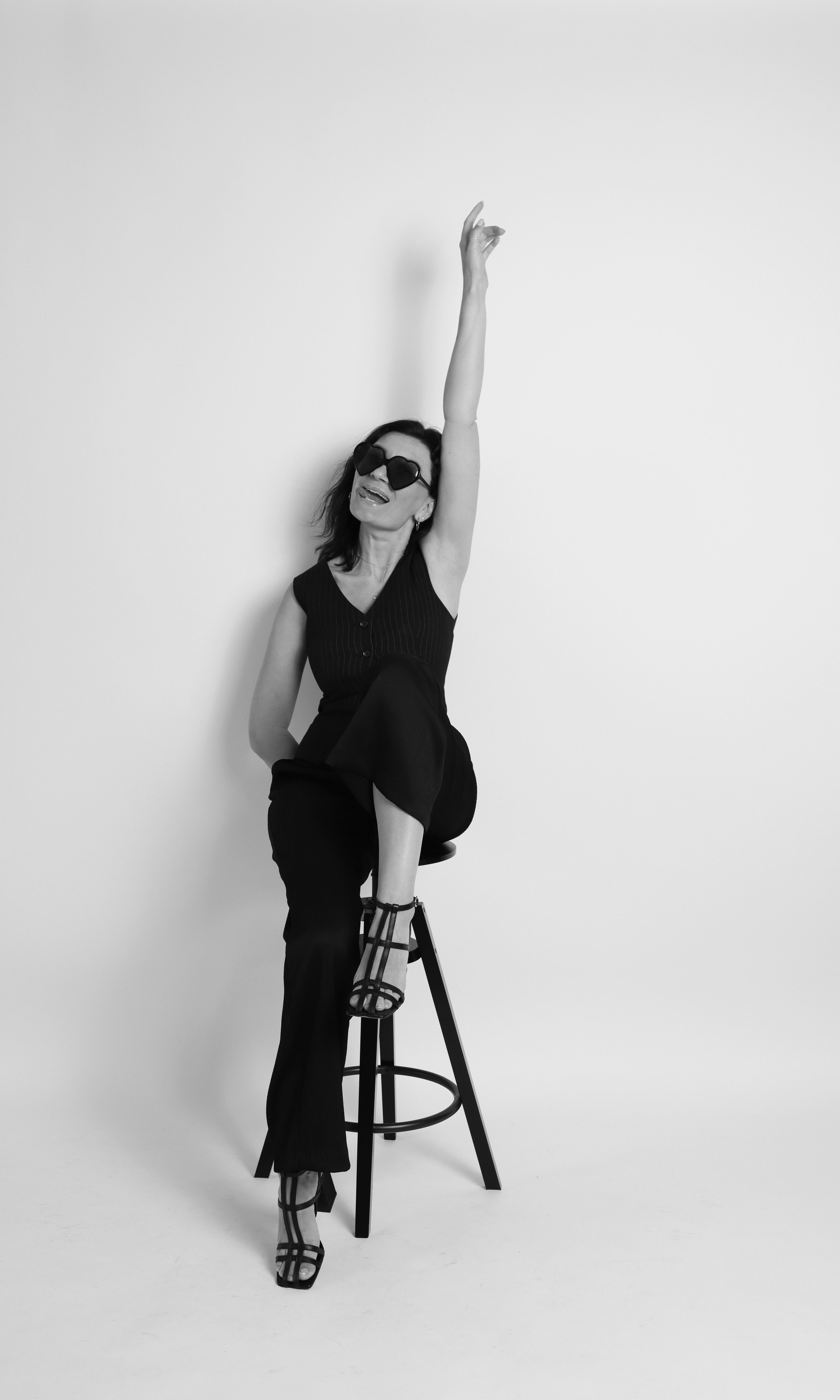 Белый фон. SHOOT IT YOURSELF — SELF PORTRAIT STUDIO IN CHICAGO