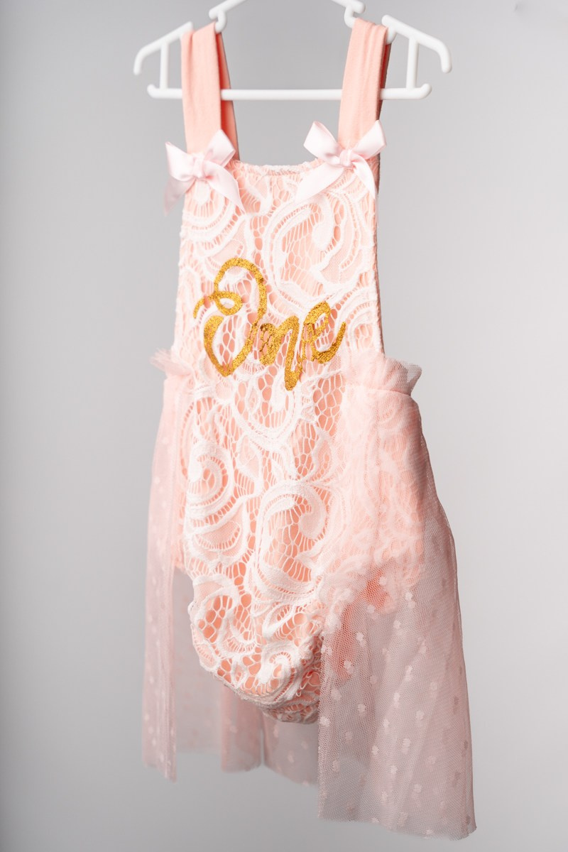 Cake smash outfits for girls. Newborn and family photographer. Hills District. Sydney