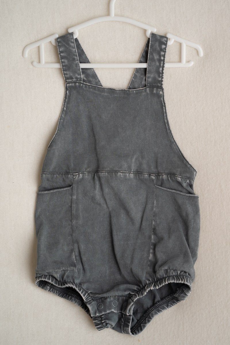 Cake smash outfits for boys. Newborn and family photographer. Hills District. Sydney