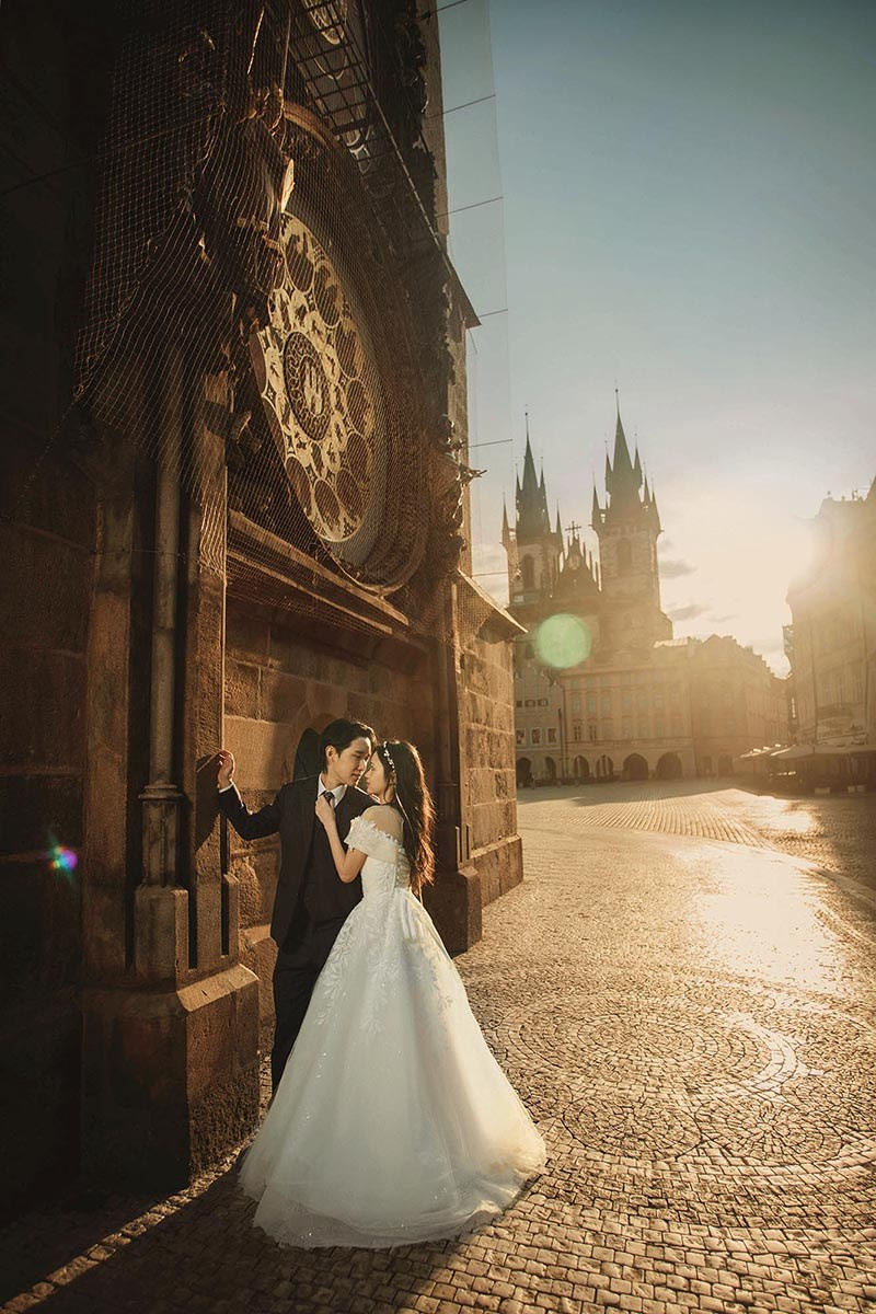 How to Have the Best Asian-Style Sunrise Engagement Session in Prague