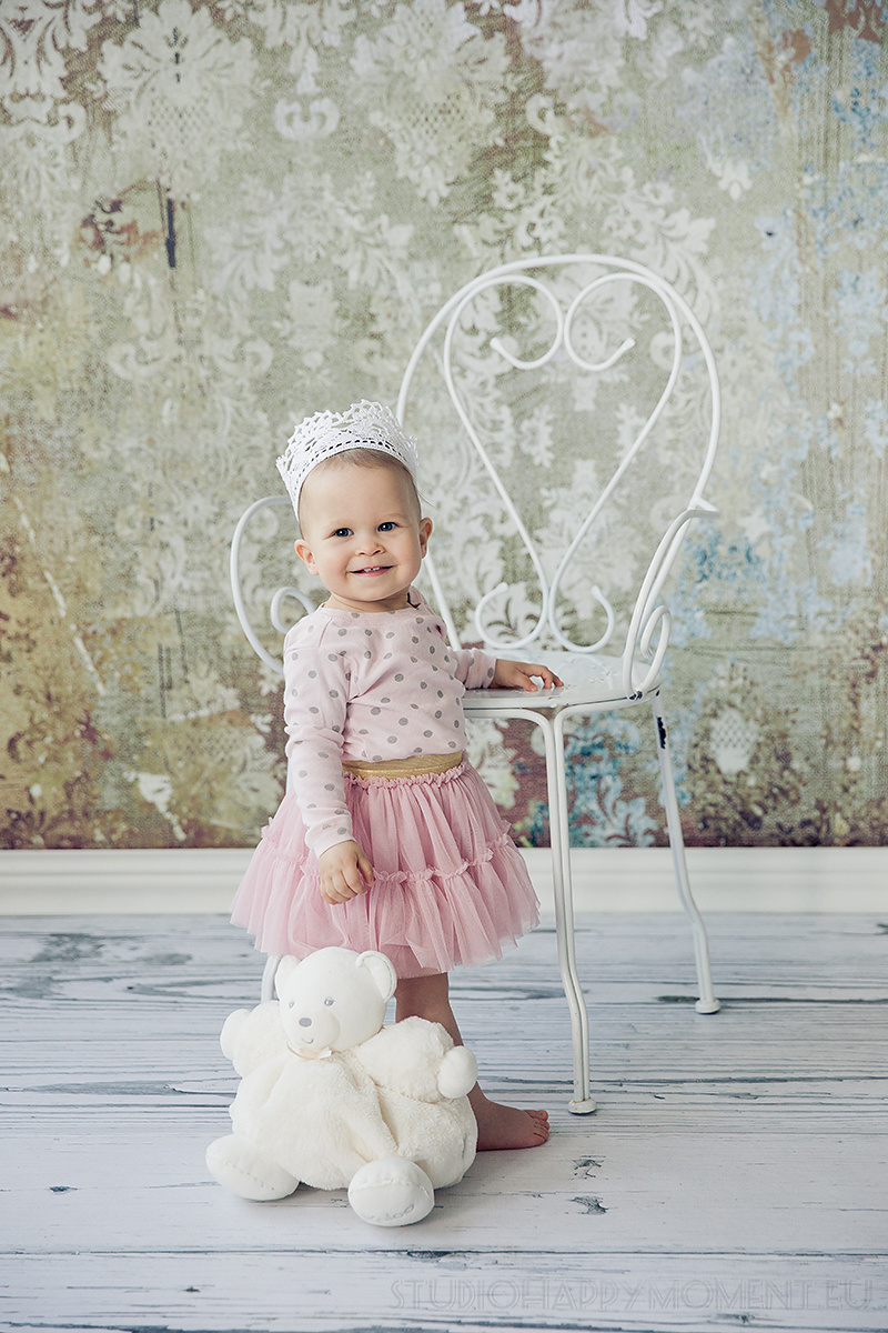 Yksivuotiskuvaus studiossa