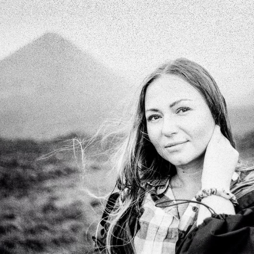 Contact. Anna Mavka Photographer