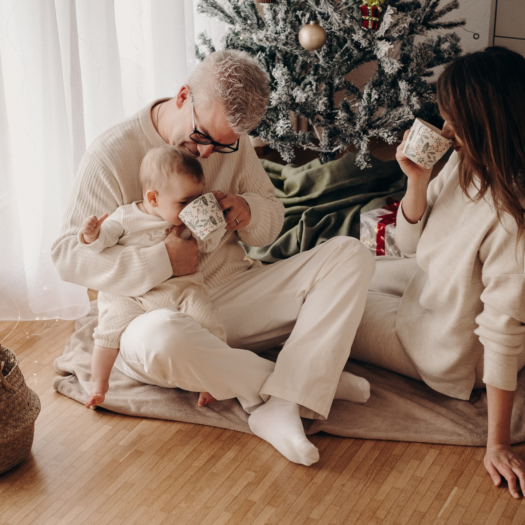 Weihnachtsfotoshooting bei euch zu Hause. Eure authentischen Familien- & Newbornmomente –erzählt in Fotos & Videos