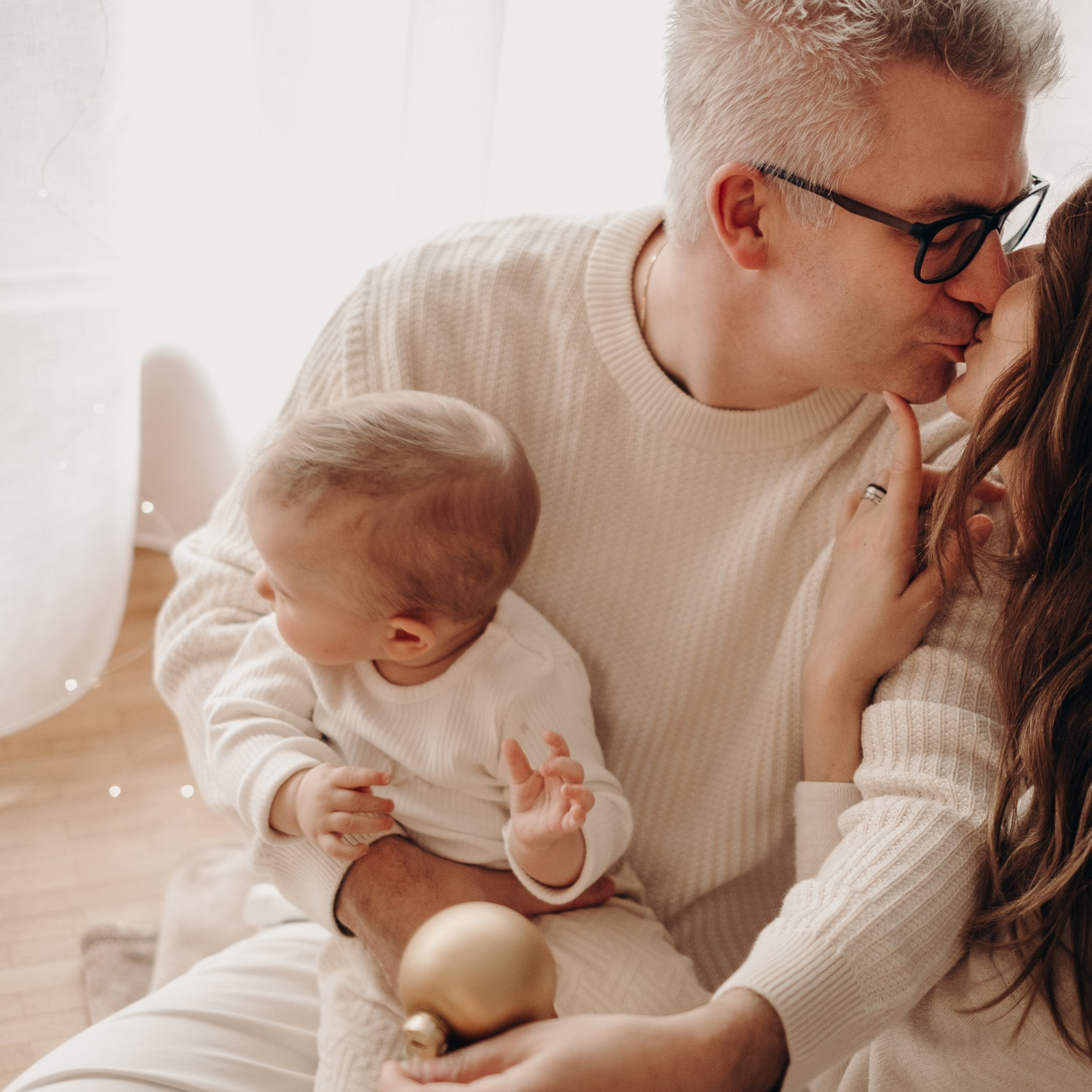 Weihnachtsfotoshooting bei euch zu Hause. Eure authentischen Familien- & Newbornmomente –erzählt in Fotos & Videos