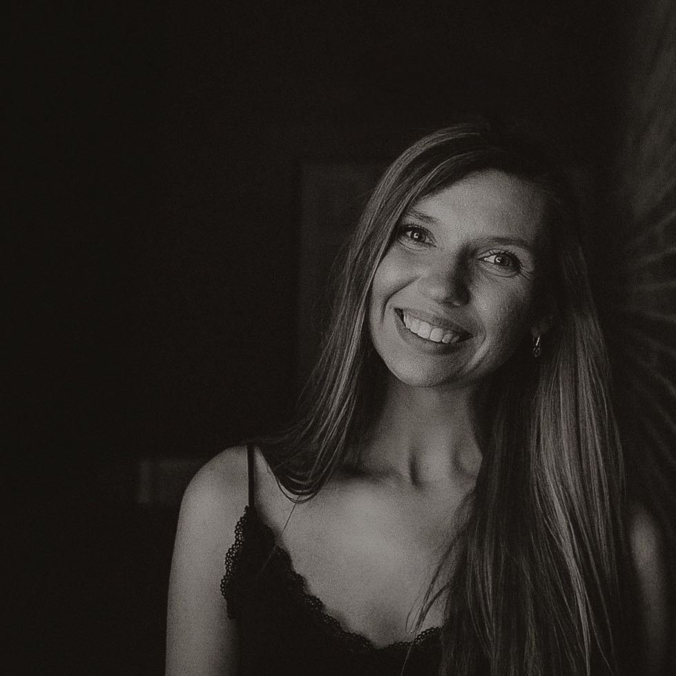 Contact. Motherhood and Woman Portrait Photographer in Tallinn