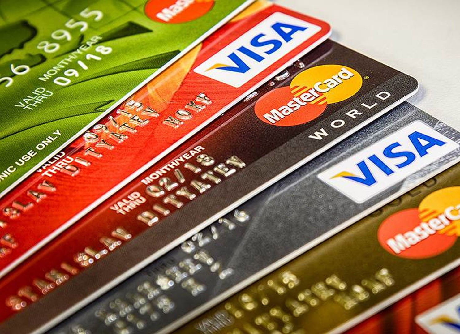 Пластиковые банковские карты Visa и Mastercard мы тоже принимаем.