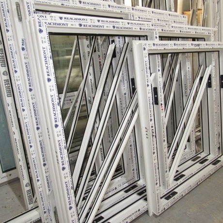 Пластиковые окна Ричмонт на этапе сборке.