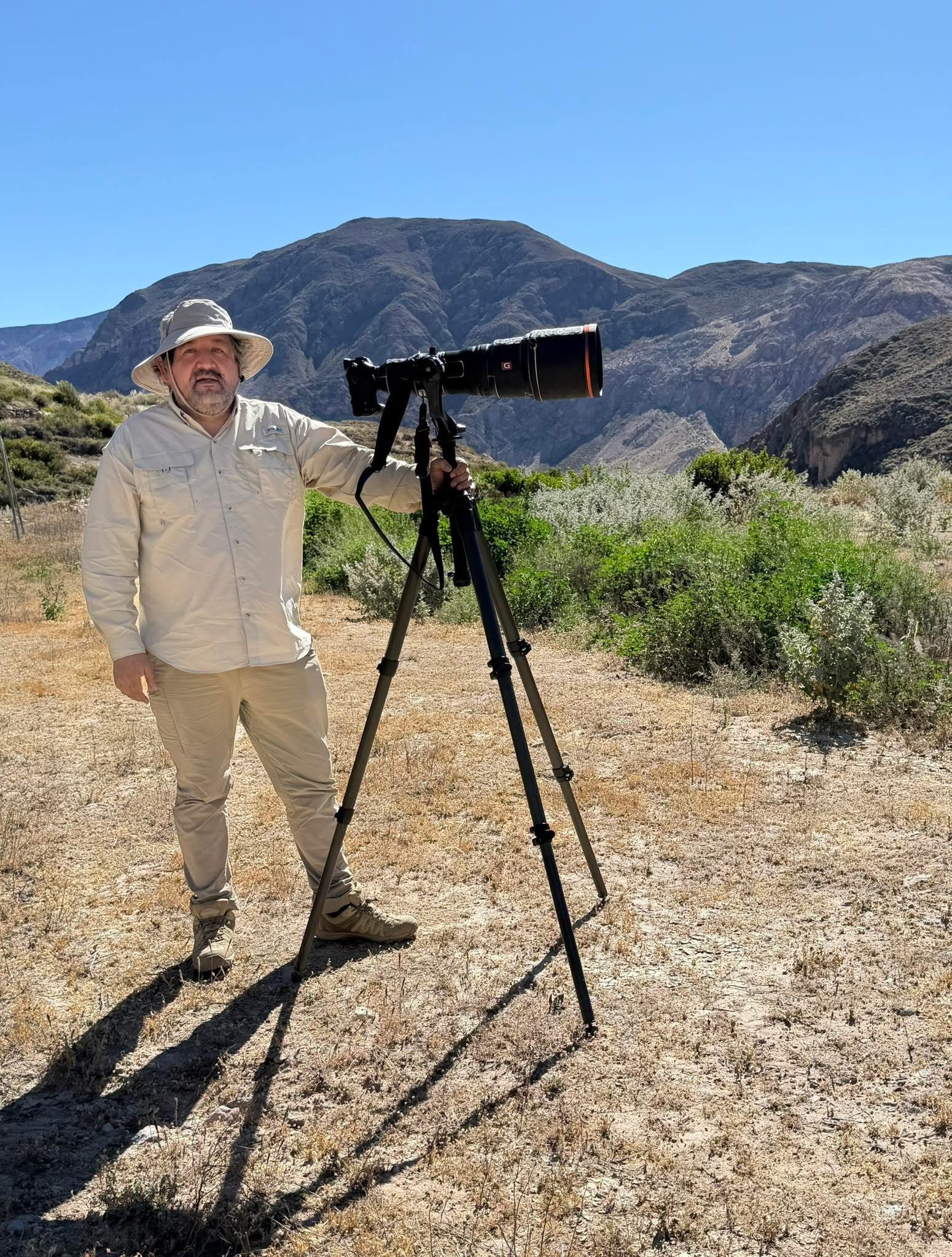 Contacto. Nature photographer Yuri Soria-Galvarro