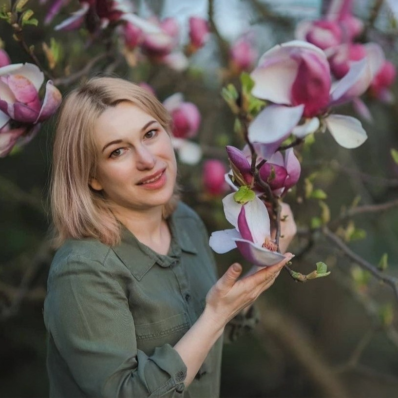 Portrait von der Hochzeitsfotografin in der Natur