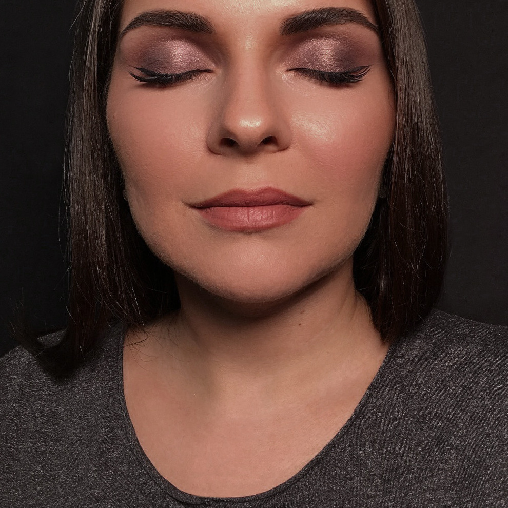 Contacts. Retoucher Irina Lisitsyna