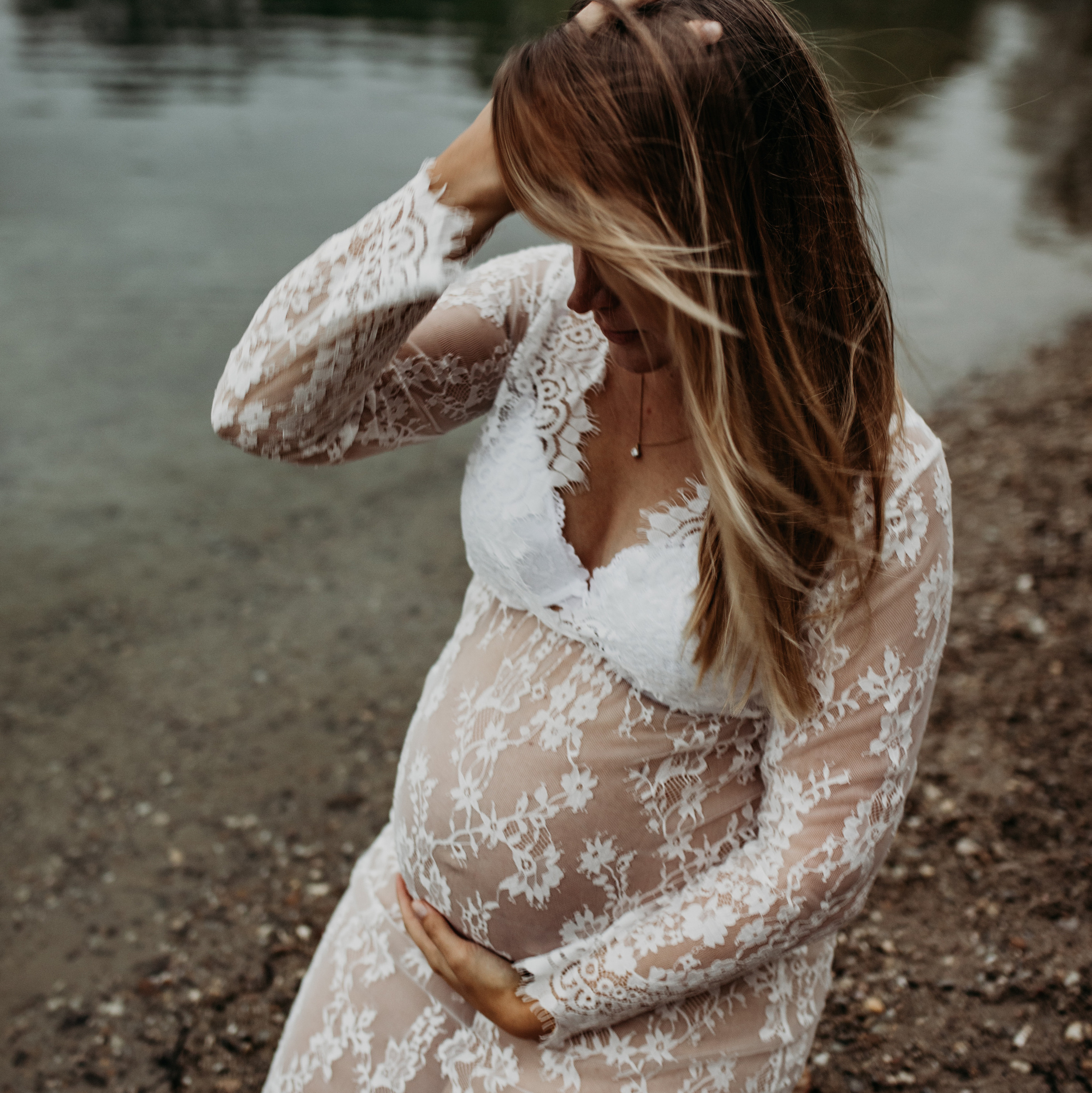 Schöne Schwangerschaftsfotos outdoor.