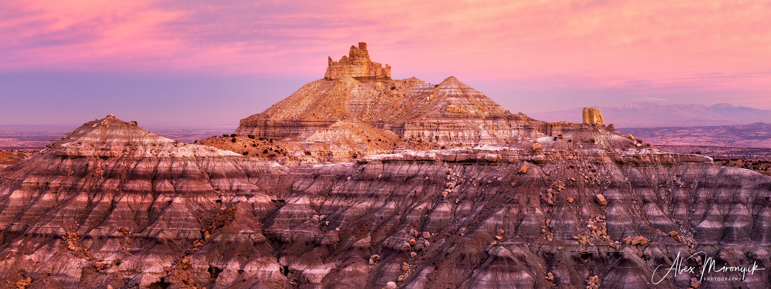 Badlands of New Mexico Unlimited. Pet, Senior, Landscape, portrait studio, photographer in Miami and Sou