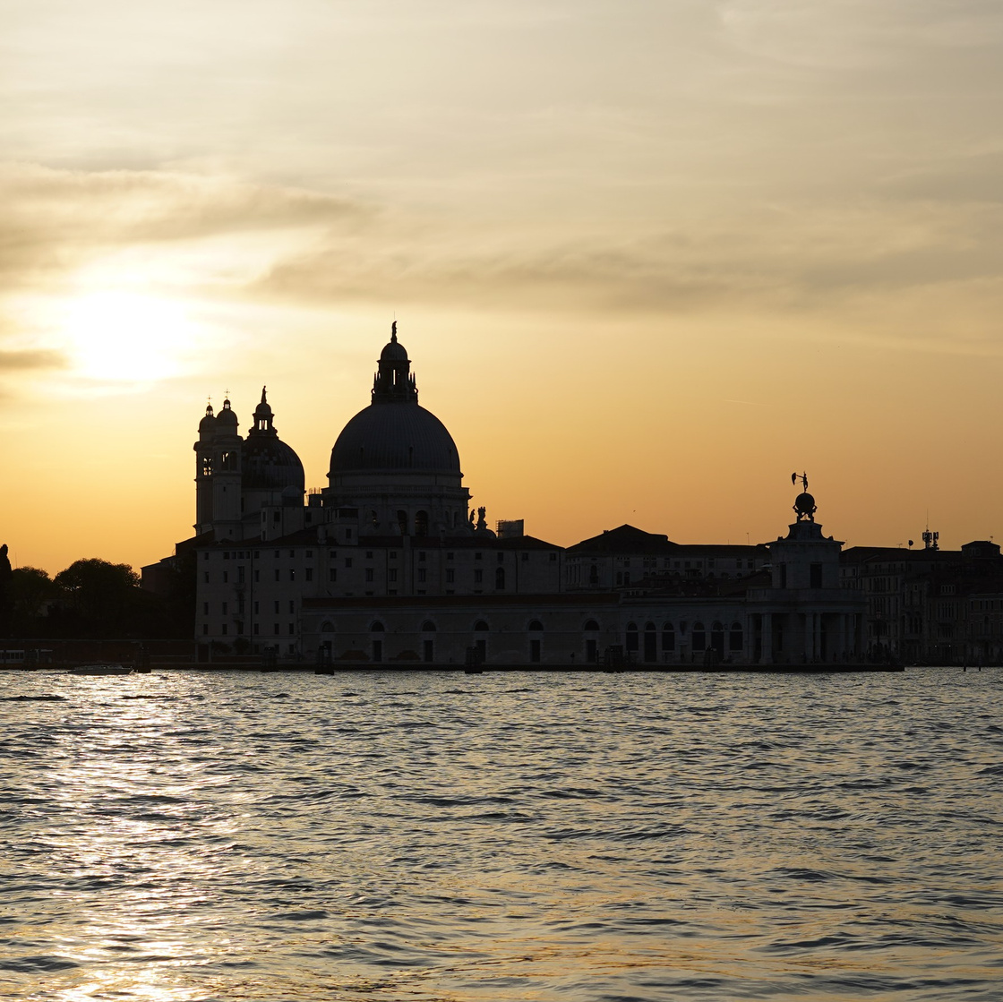 Венецианская фотосессия с профессиональным подходом и художественной подачей