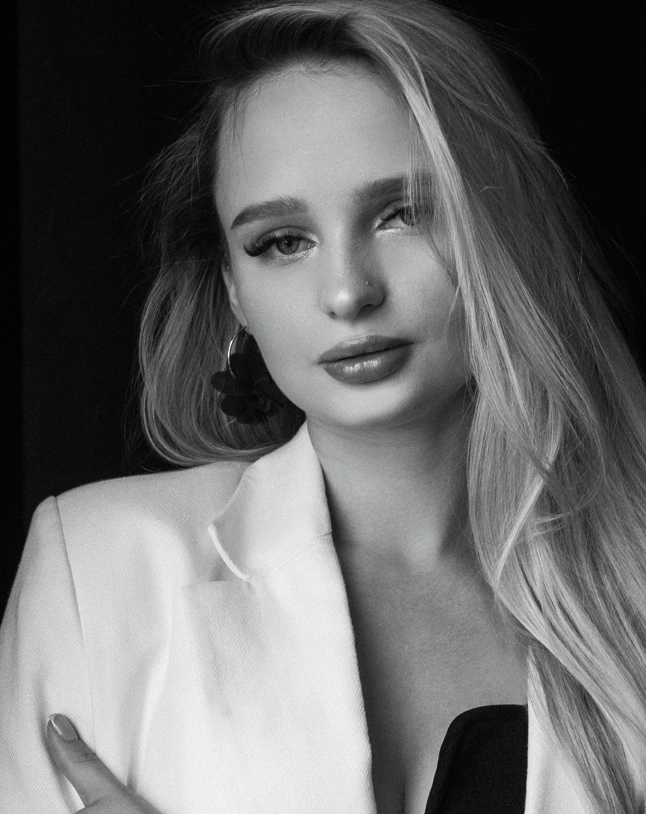 I’m Laura, a portrait photographer in Coventry. I specialise in female portraits