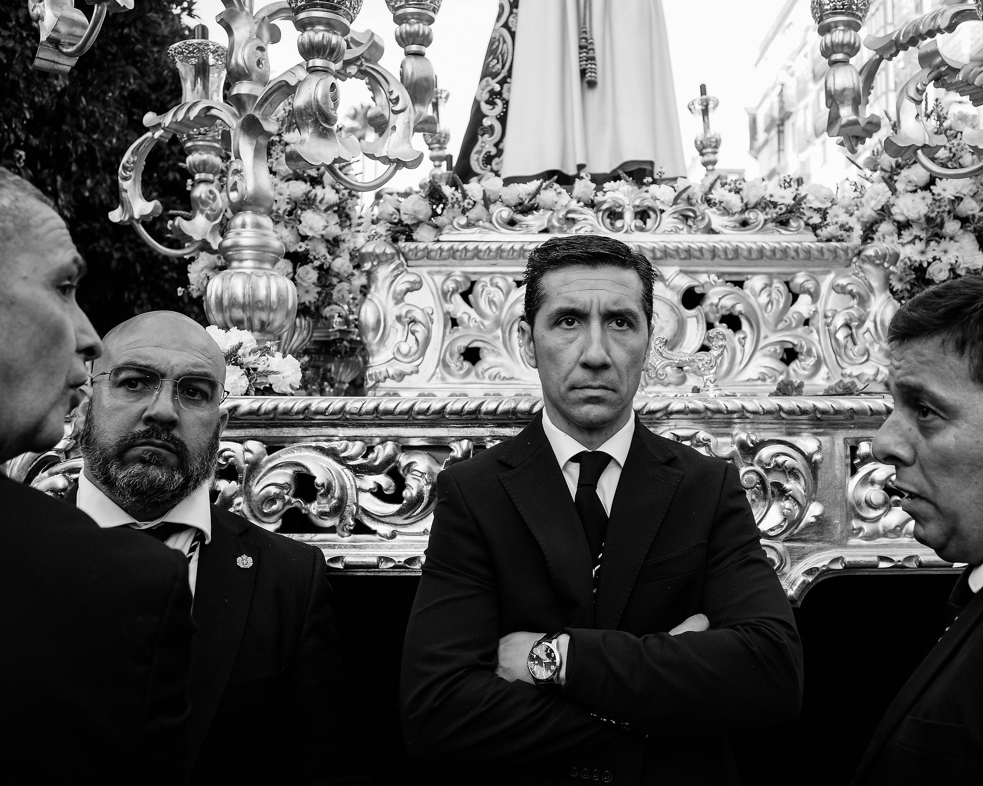 Cuando la calle te pone a prueba: Fotografía Documental en el Corpus de Huelva con Ricoh GR IV. Fotógrafo profesional en Sevilla Francisco Guerrero