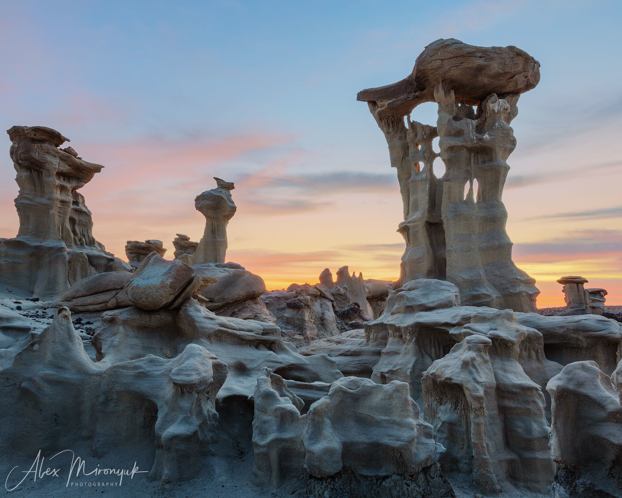 Badlands of New Mexico Unlimited. Pet, Senior, Landscape, portrait studio, photographer in Miami and Sou