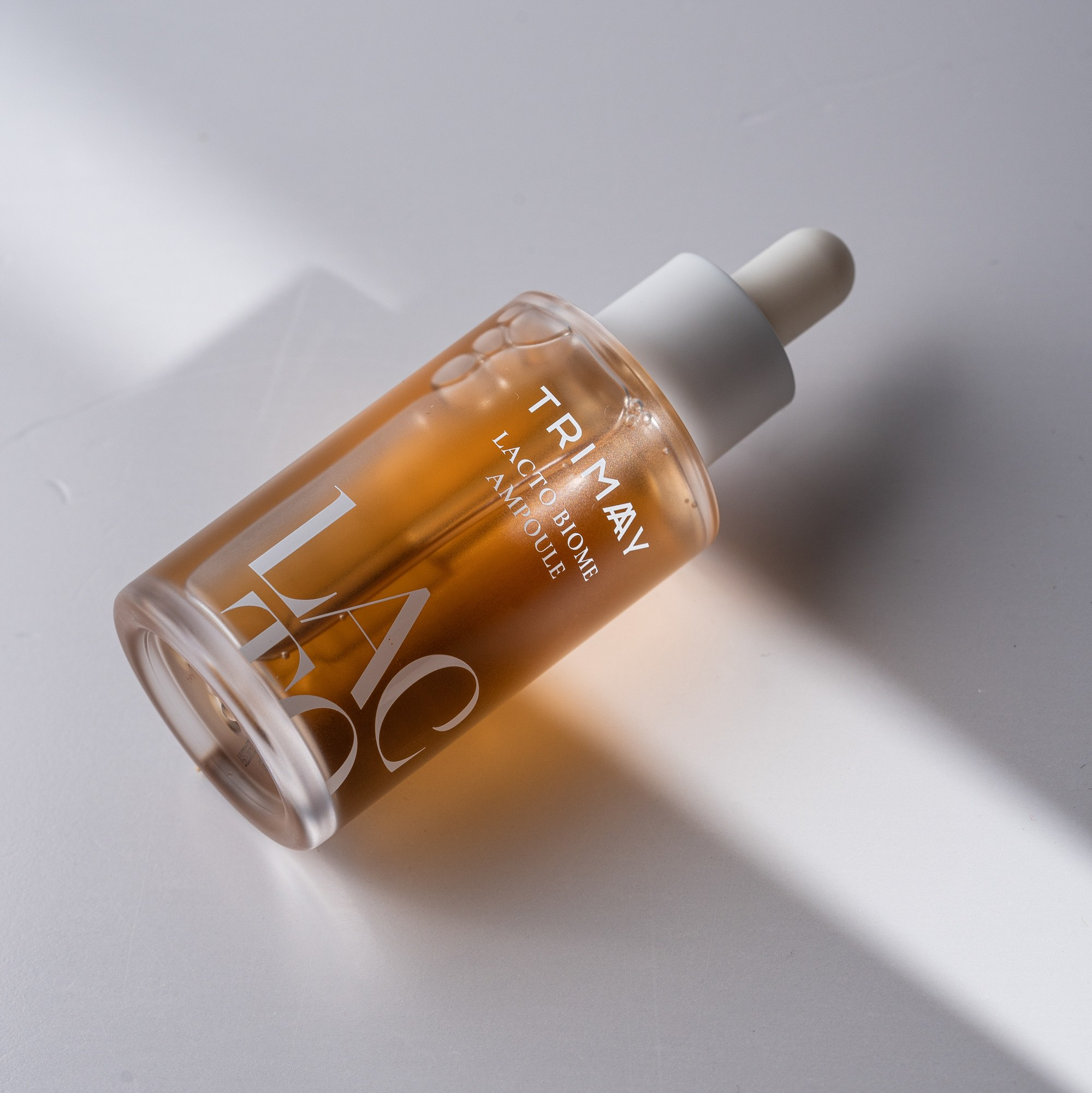 Amazon və Umico kimi satış platformaları üçün ağ fonda minimal məhsul fotosu