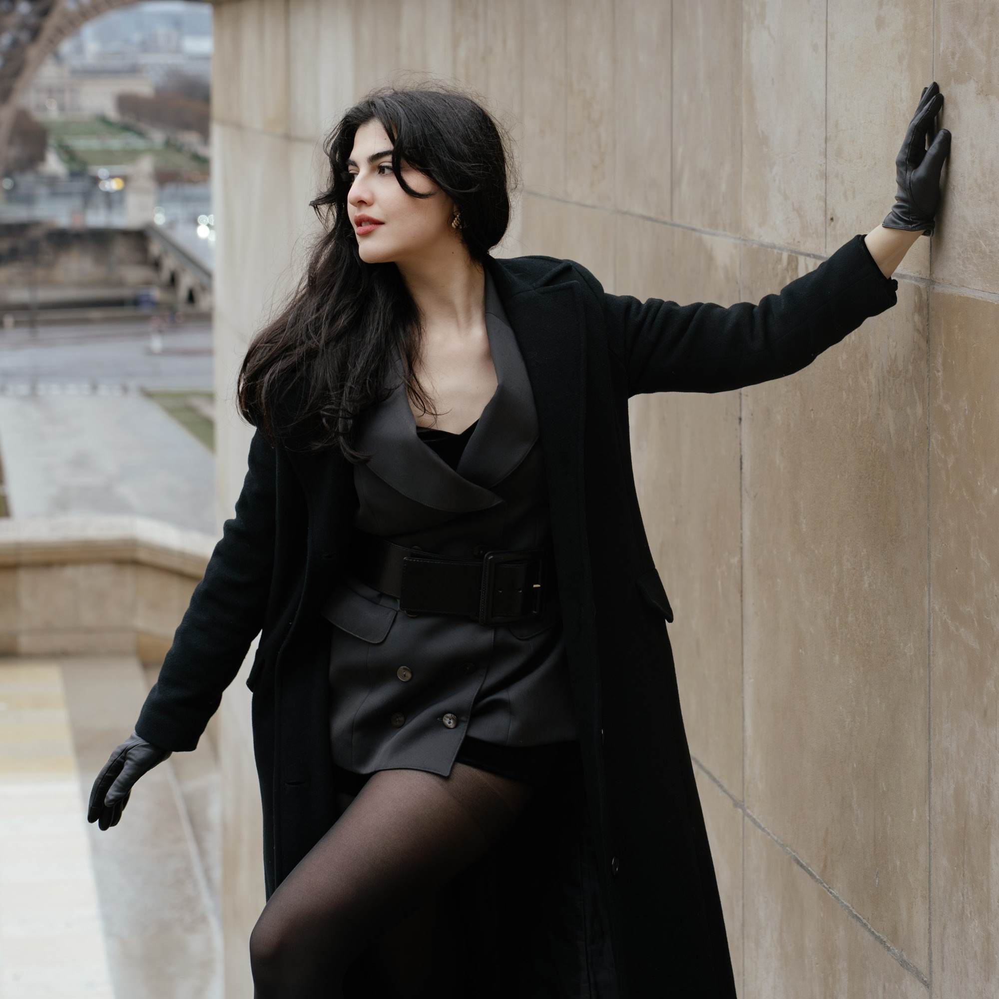 solo portrait photoshoot in Paris  at the Eiffel Tower