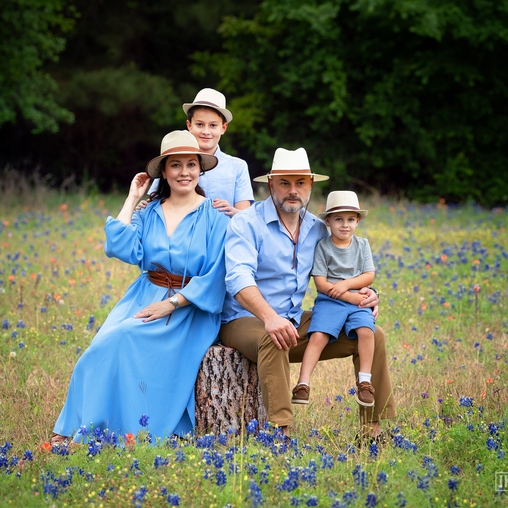Texas Bluebonnets Photo Sessions. Photographer Irina Kozhemyakina. Houston