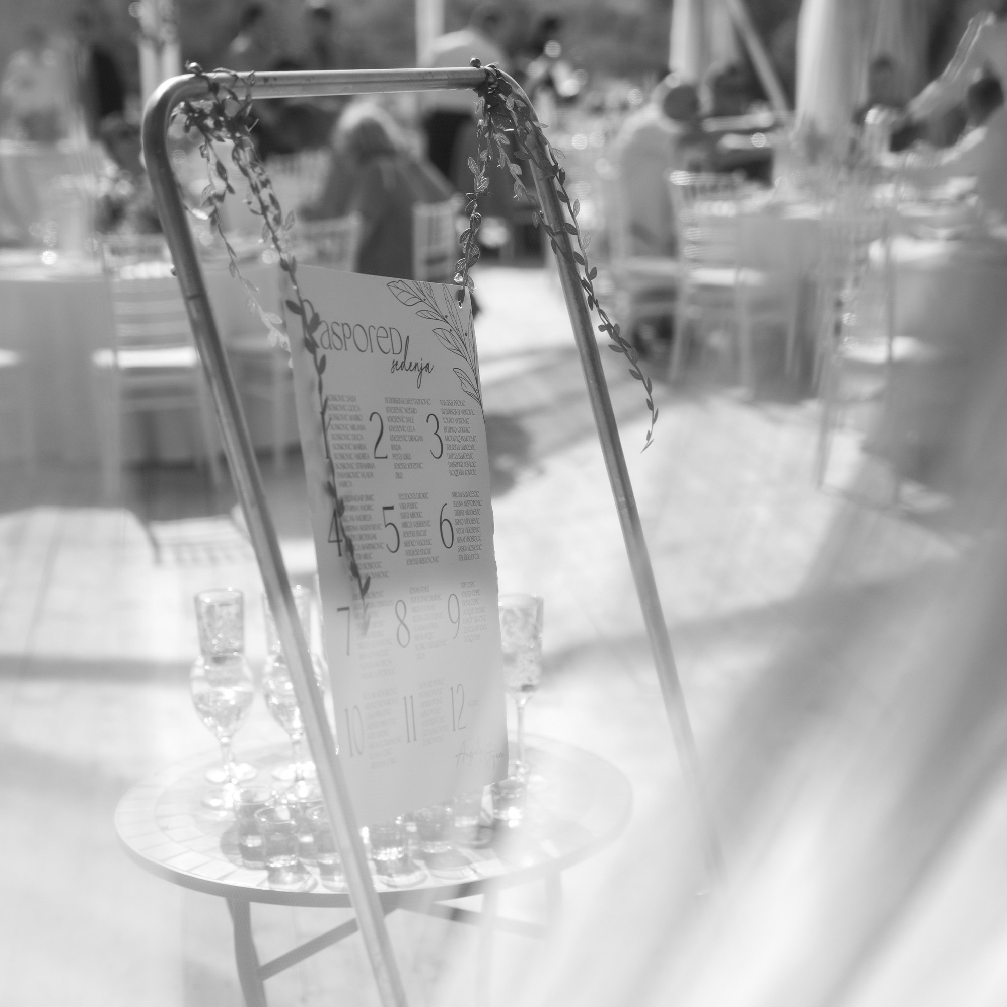 From intimate elopements to full celebrations surrounded by family and friends, every detail matters.