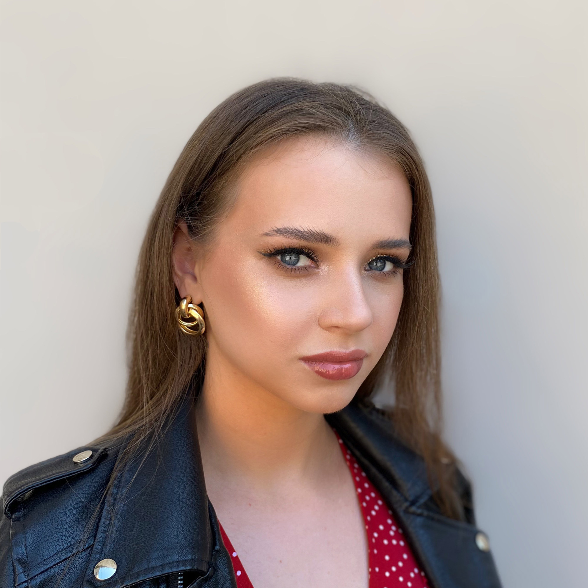 Glamorous Evening Makeup with Winged Eyeliner-Milan