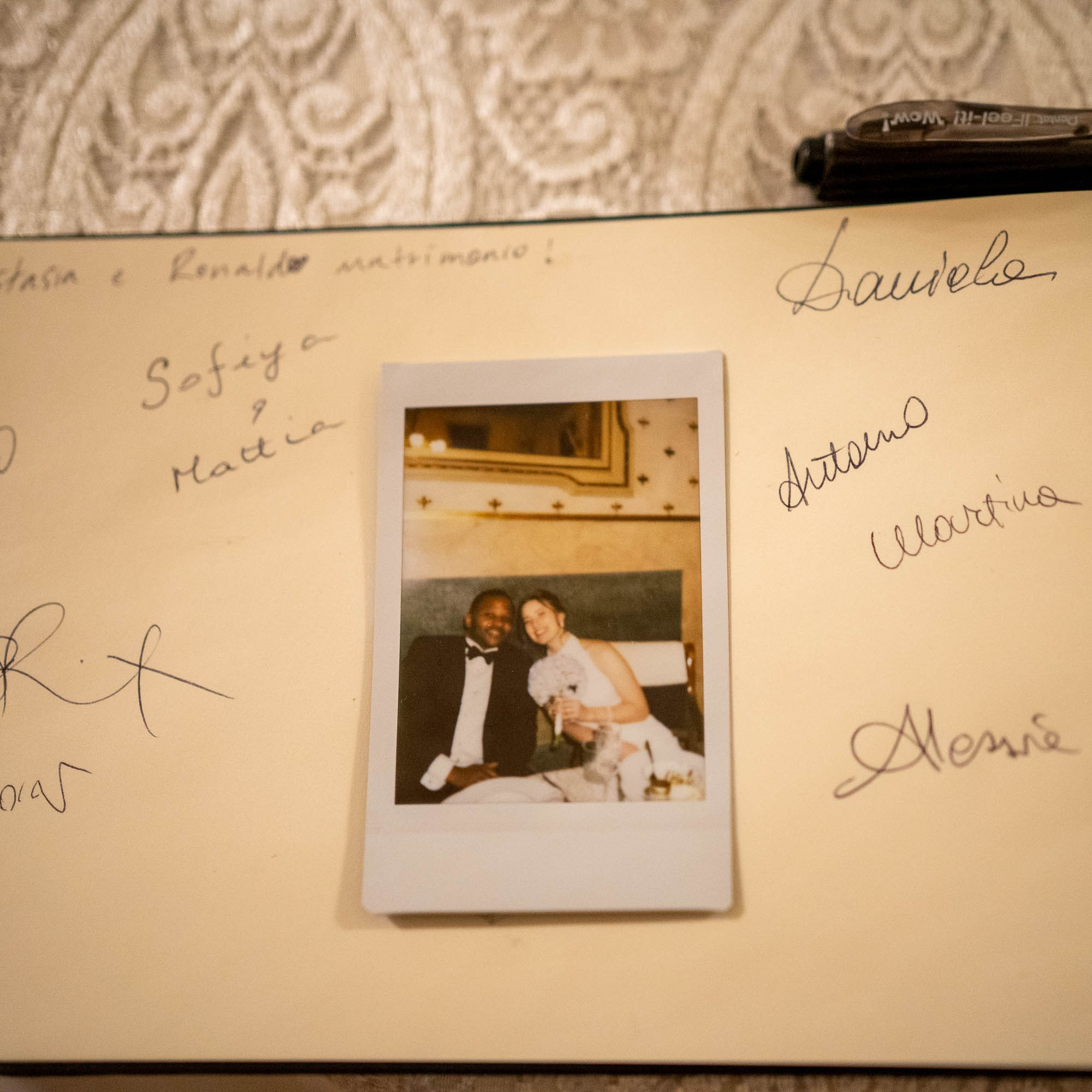 Contatti | Prenota il tuo Servizio Fotografico Matrimonio a Milano. Lorenzo Mazzega Wedding | Fotografo Matrimonio Milano | Stile Fashion & Editoriale