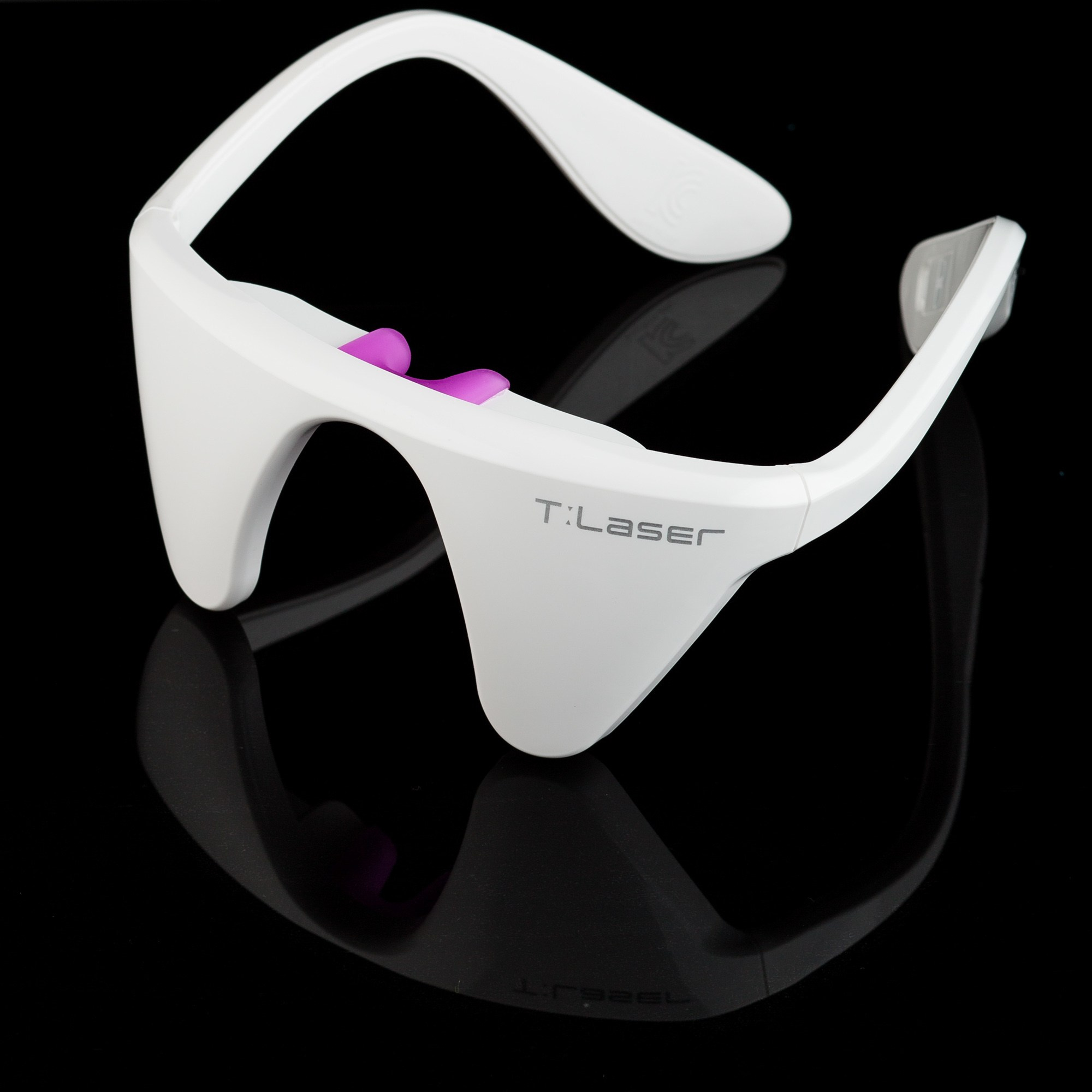 Dərin bənövşəyi və qızılı tonlarda çəkilmiş lüks məhsul şəkli – premium vizual təqdimat