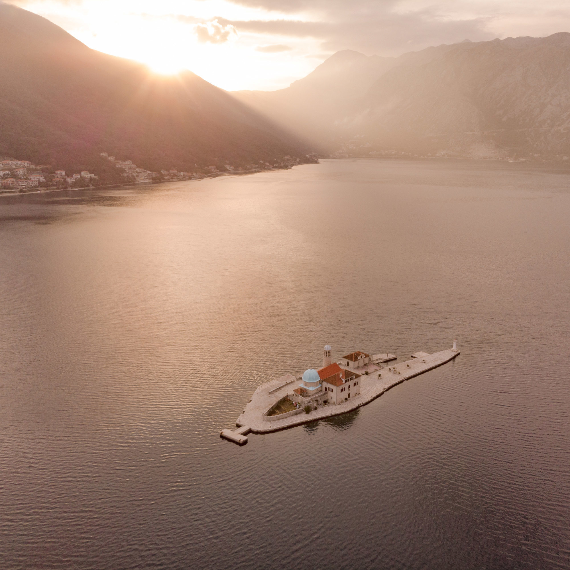 Остров Богородицы на рифе (Госпа-од-Шкпрьела - Our Lady of the Rocks)