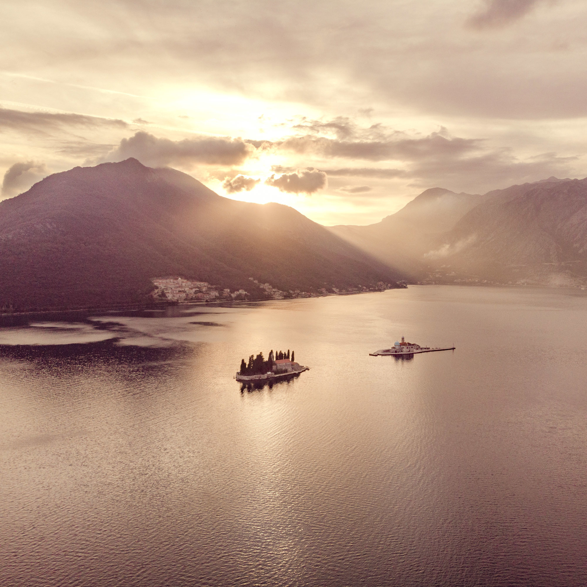 Остров Богородицы на рифе (Госпа-од-Шкпрьела - Our Lady of the Rocks)
