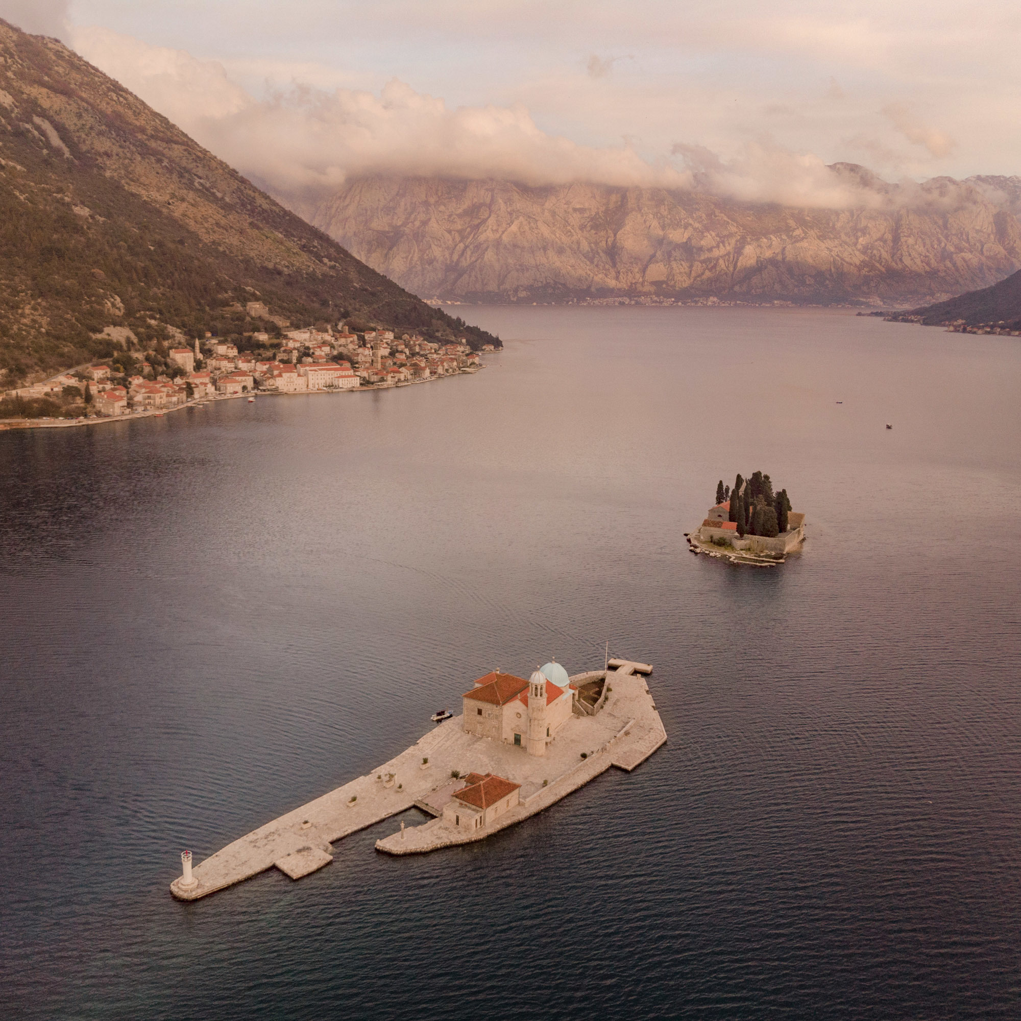 Остров Богородицы на рифе (Госпа-од-Шкпрьела - Our Lady of the Rocks)