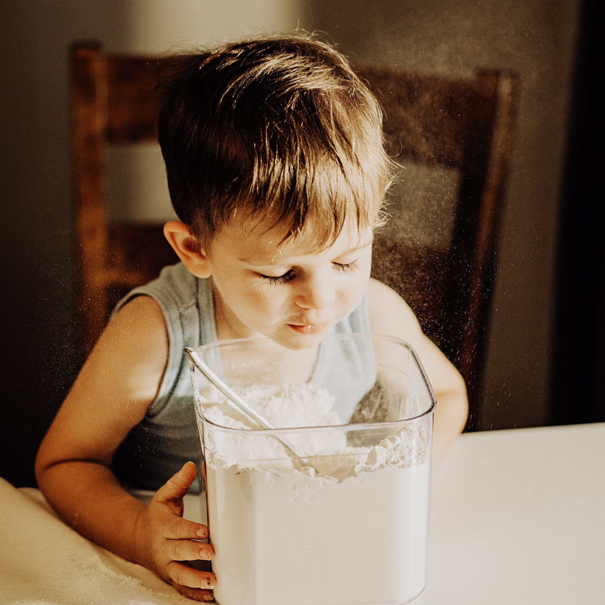 Getting ready for the photo session with kids. MAIN