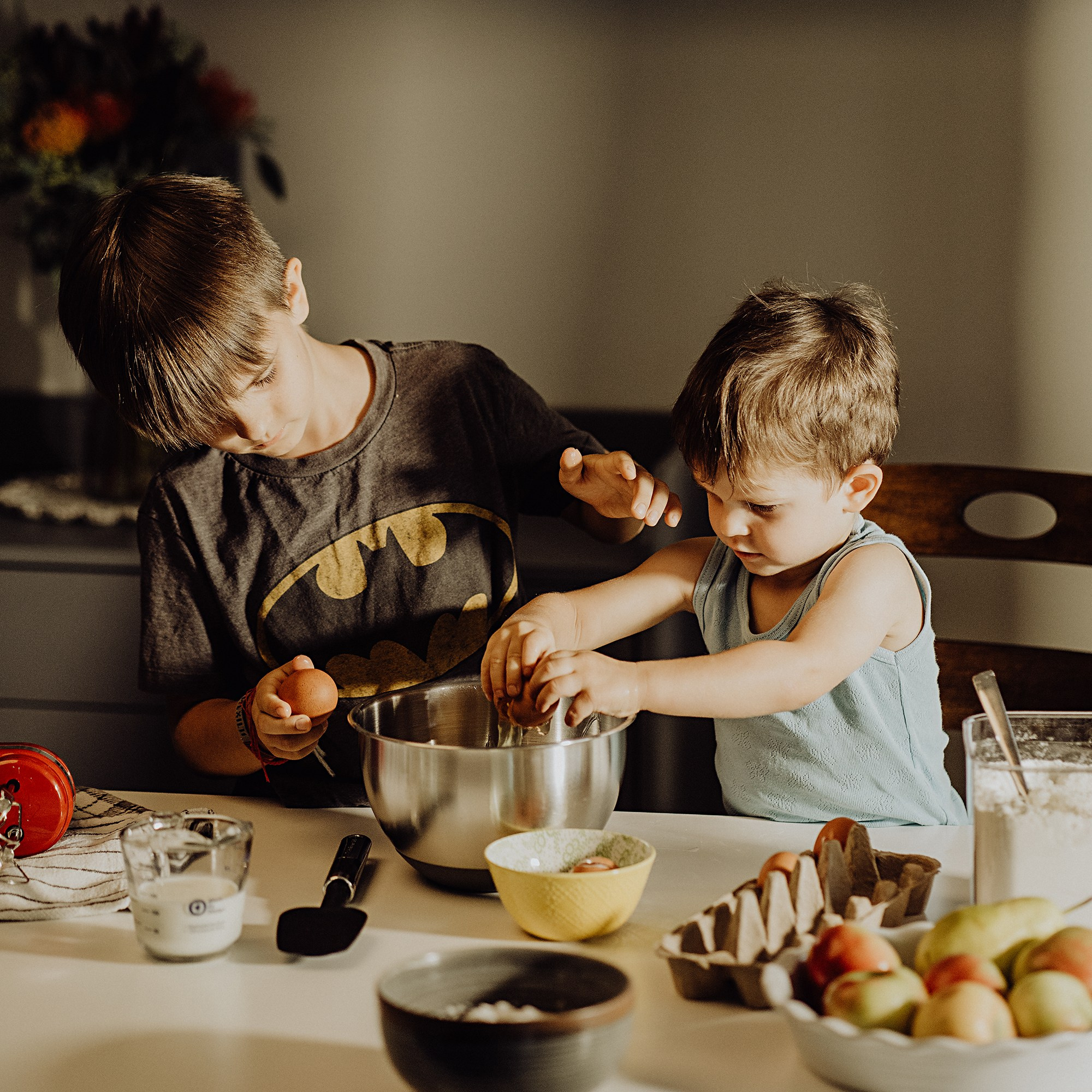 Getting ready for the photo session with kids. MAIN