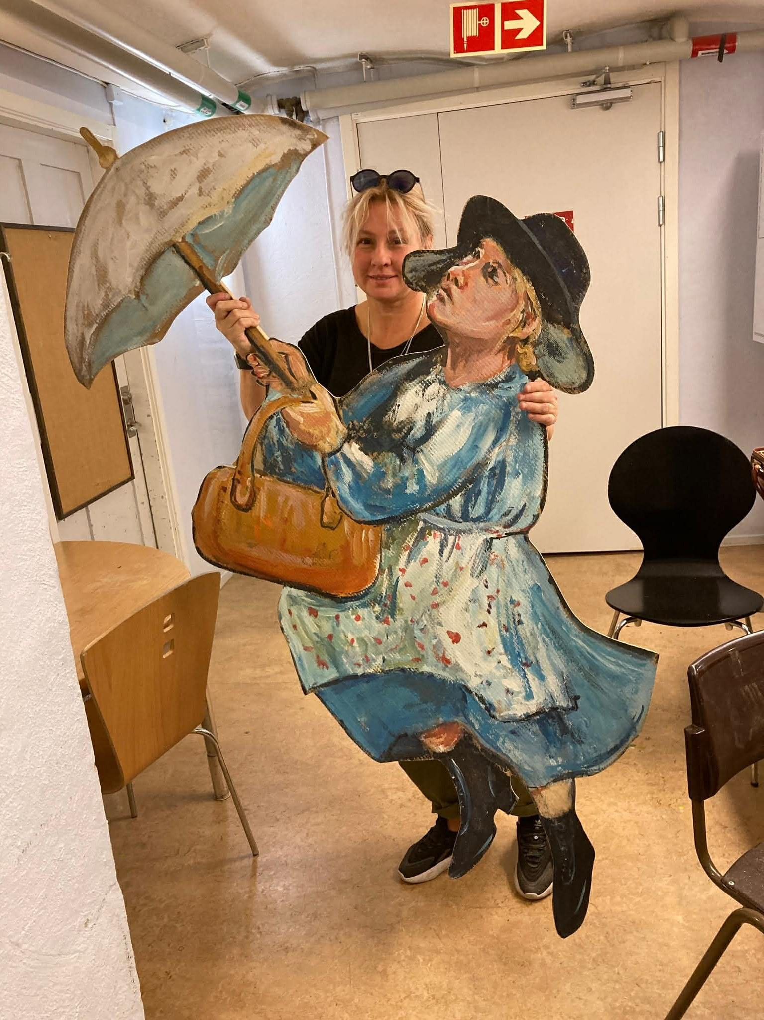 Scenografi. Eugenia Arinstein — konstnär som skapar handgjord måleri och illustration med känsla, färg och närvaro. Verksam i Nynäshamn