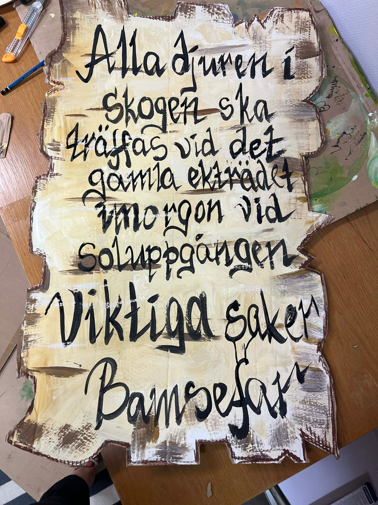 Scenografi. Eugenia Arinstein — konstnär som skapar handgjord måleri och illustration med känsla, färg och närvaro. Verksam i Nynäshamn