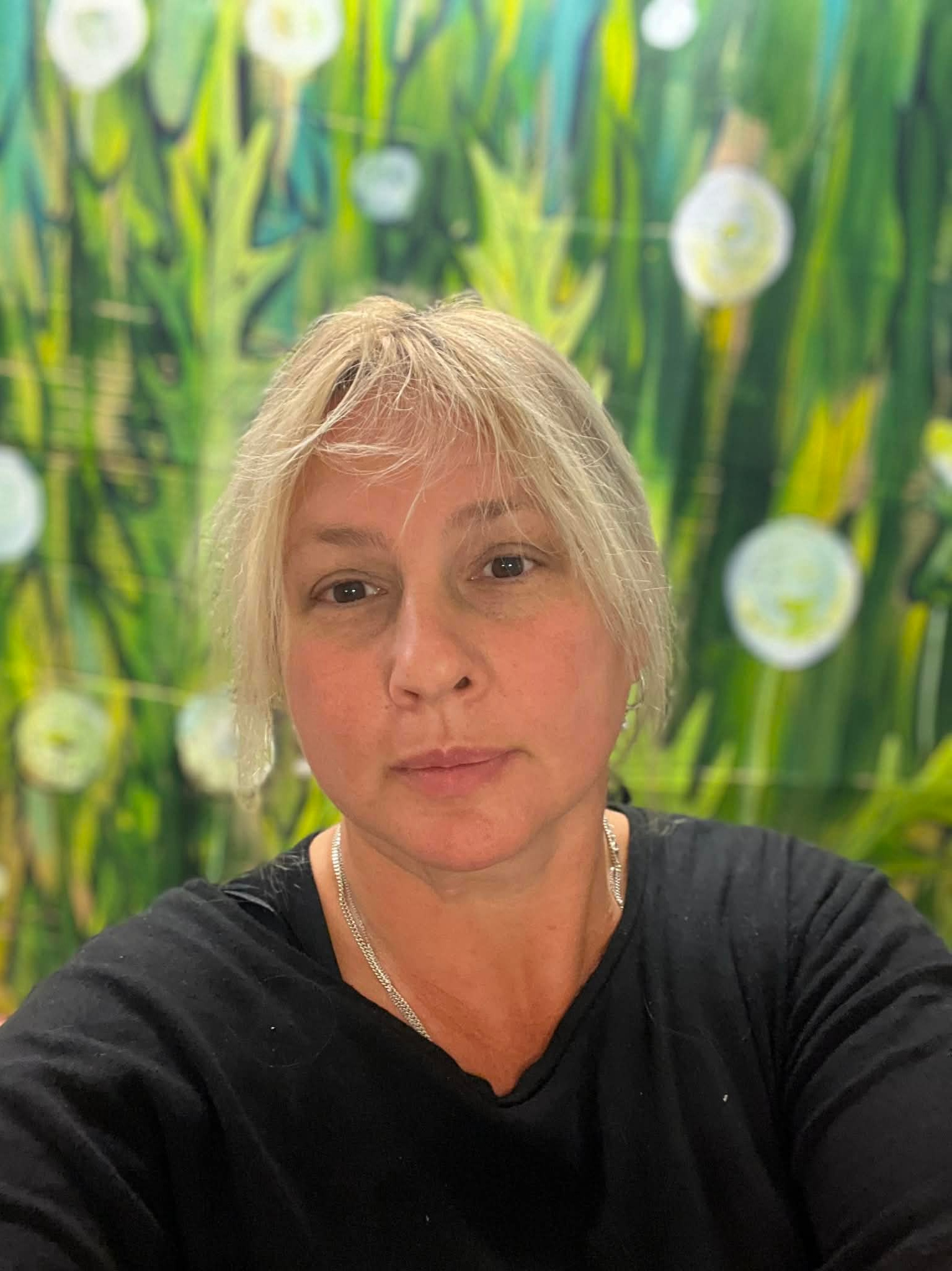 Scenografi. Eugenia Arinstein — konstnär som skapar handgjord måleri och illustration med känsla, färg och närvaro. Verksam i Nynäshamn